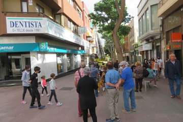 Intervención de los bomberos en el número 40 de la Avenida de la Constitución en Los Llanos de Telde/TA.